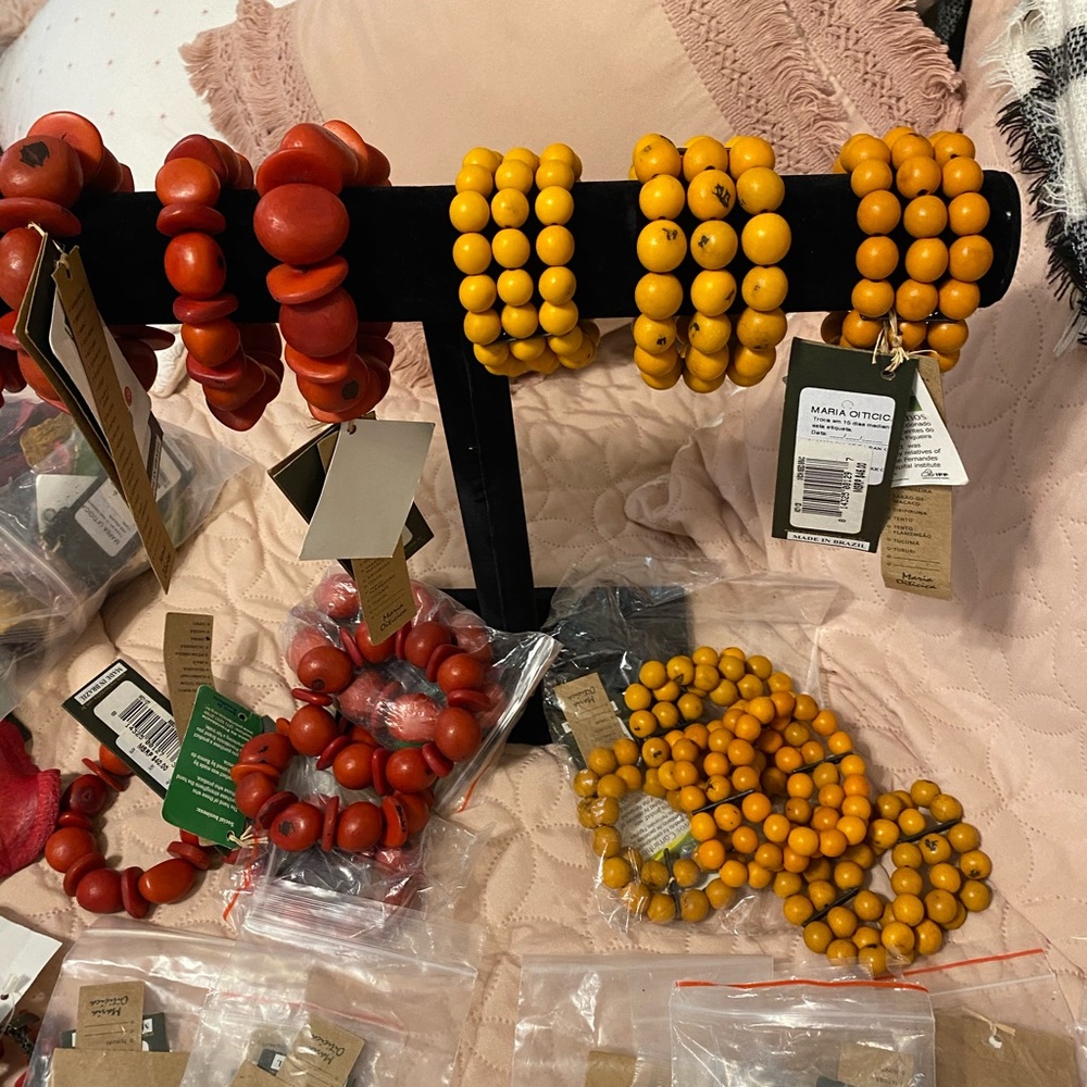 Lote of jewelry 129 pieces & bonus bracelets